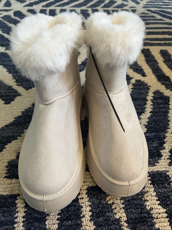 Shoes - Women's Cream Faux Fur Cuff Winter Boots